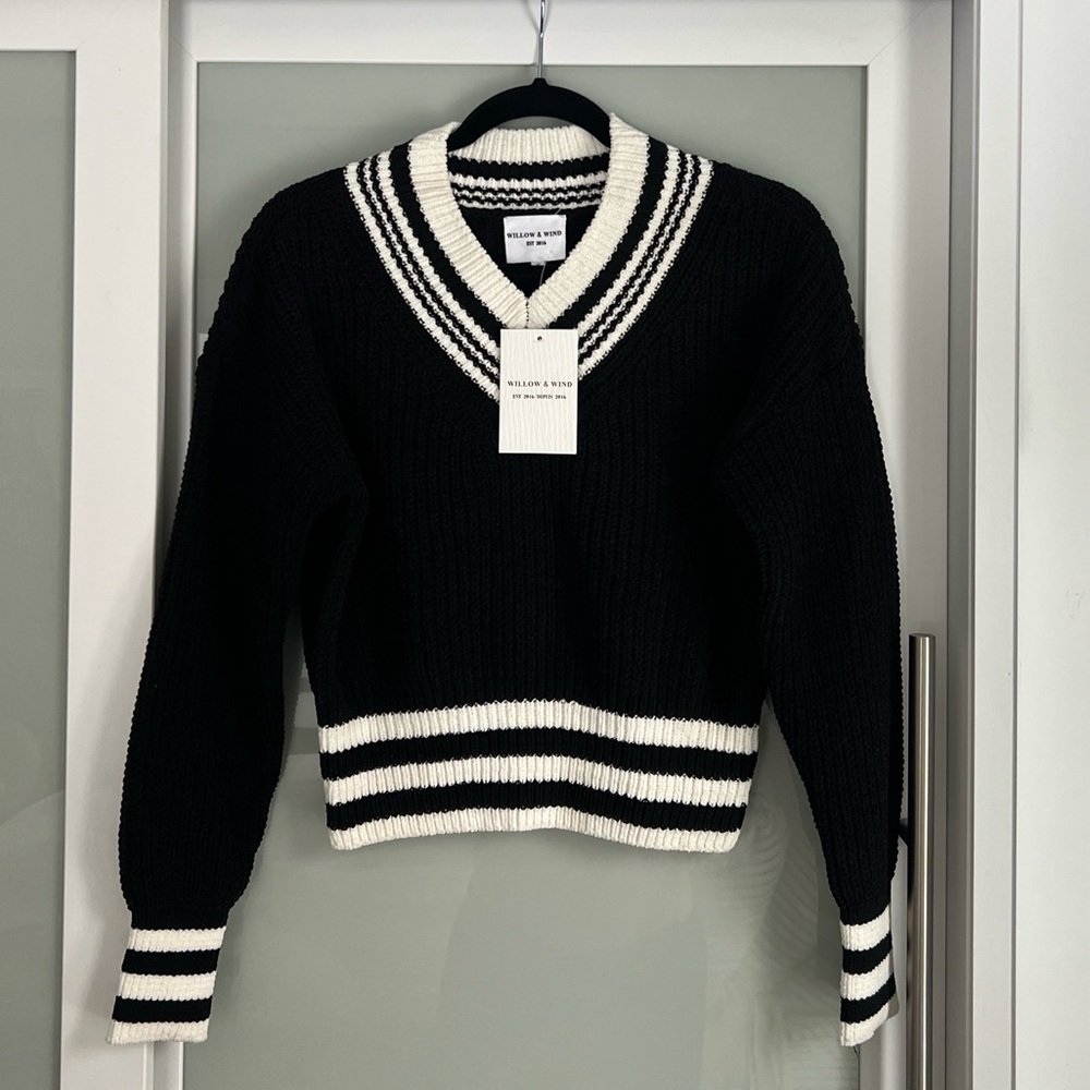 NWT Willow & Wind Black V-Neck Striped Knit Sweater